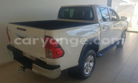 Acheter Occasion Voiture Toyota Hilux Blanc à Windhoek, Namibie Acheter Occasion Voiture Toyota Hilux Blanc à Windhoek, Namibie