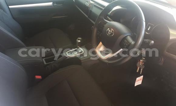 Acheter Occasion Voiture Toyota Hilux Blanc à Windhoek, Namibie Acheter Occasion Voiture Toyota Hilux Blanc à Windhoek, Namibie