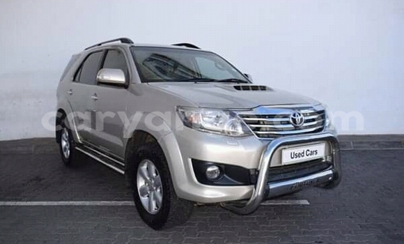 Acheter Occasion Voiture Toyota Fortuner Gris à Windhoek, Namibie Acheter Occasion Voiture Toyota Fortuner Gris à Windhoek, Namibie