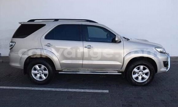Acheter Occasion Voiture Toyota Fortuner Gris à Windhoek, Namibie Acheter Occasion Voiture Toyota Fortuner Gris à Windhoek, Namibie