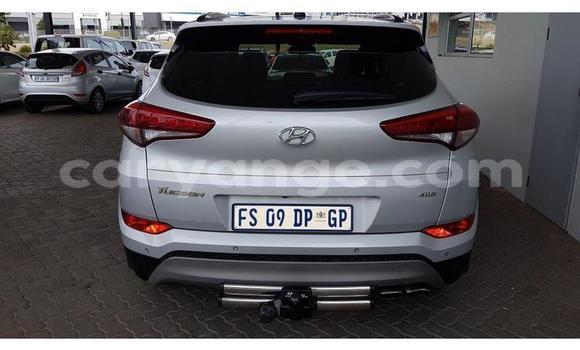 Acheter Occasion Voiture Hyundai Tucson Gris à Swakopmund, Namibie Acheter Occasion Voiture Hyundai Tucson Gris à Swakopmund, Namibie