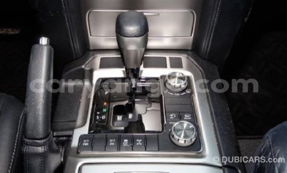 Acheter Import Voiture Toyota Land Cruiser Blanc à Import - Dubai, Namibie Acheter Import Voiture Toyota Land Cruiser Blanc à Import - Dubai, Namibie