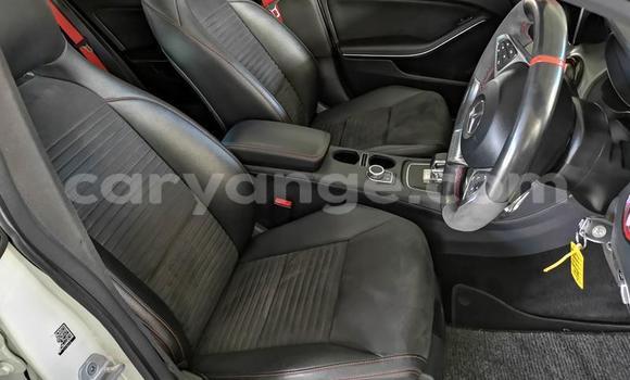 Acheter Occasion Voiture Mercedes-Benz CLA-klasse AMG Blanc à Swakopmund, Namibie Acheter Occasion Voiture Mercedes-Benz CLA-klasse AMG Blanc à Swakopmund, Namibie