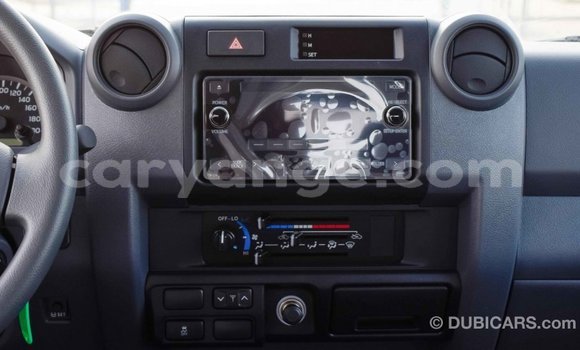 Acheter Import Voiture Toyota Pickup Blanc à Import - Dubai, Namibie Acheter Import Voiture Toyota Pickup Blanc à Import - Dubai, Namibie