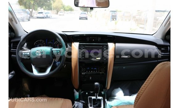 Acheter Import Voiture Toyota Fortuner Noir à Import - Dubai, Namibie Acheter Import Voiture Toyota Fortuner Noir à Import - Dubai, Namibie