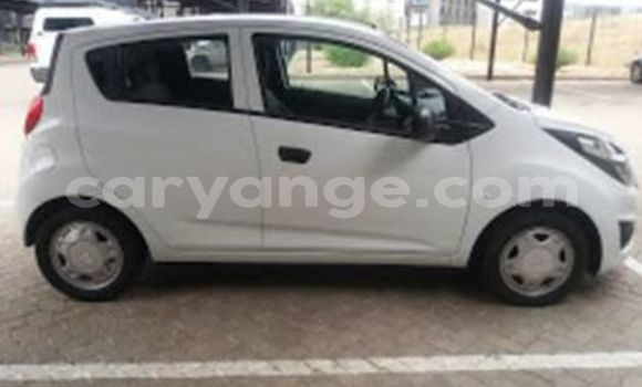 Acheter Occasion Voiture Chevrolet Spark Blanc à Windhoek, Namibie Acheter Occasion Voiture Chevrolet Spark Blanc à Windhoek, Namibie