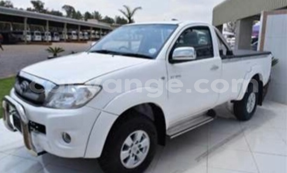Buy Import Toyota Hilux White Car in Tsumeb in Oshikoto Buy Import Toyota Hilux White Car in Tsumeb in Oshikoto