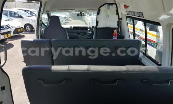 Buy Used Toyota Hi Ace White Car in Swakopmund in Namibia Buy Used Toyota Hi Ace White Car in Swakopmund in Namibia