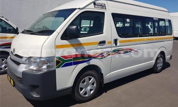 Buy Used Toyota Hi Ace White Car in Swakopmund in Namibia Buy Used Toyota Hi Ace White Car in Swakopmund in Namibia