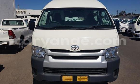 Buy Used Toyota Hi Ace White Car in Swakopmund in Namibia Buy Used Toyota Hi Ace White Car in Swakopmund in Namibia