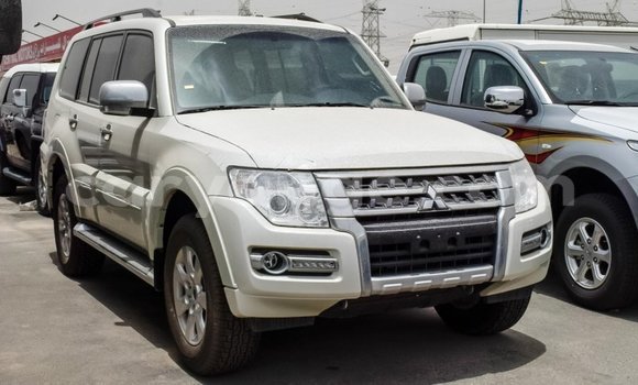 Acheter Import Voiture Mitsubishi Pajero Blanc à Import - Dubai, Namibie Acheter Import Voiture Mitsubishi Pajero Blanc à Import - Dubai, Namibie