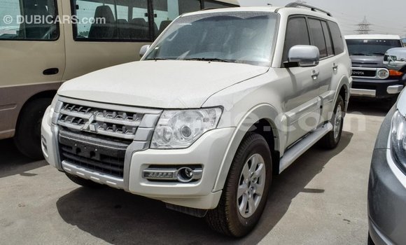 Acheter Import Voiture Mitsubishi Pajero Blanc à Import - Dubai, Namibie Acheter Import Voiture Mitsubishi Pajero Blanc à Import - Dubai, Namibie