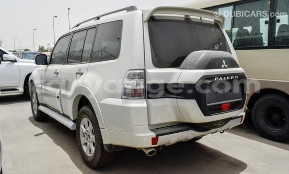 Acheter Import Voiture Mitsubishi Pajero Blanc à Import - Dubai, Namibie Acheter Import Voiture Mitsubishi Pajero Blanc à Import - Dubai, Namibie