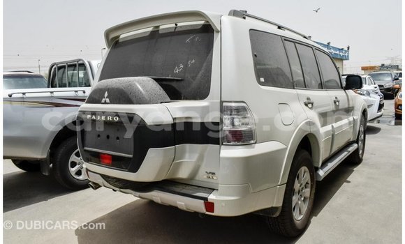 Acheter Import Voiture Mitsubishi Pajero Blanc à Import - Dubai, Namibie Acheter Import Voiture Mitsubishi Pajero Blanc à Import - Dubai, Namibie