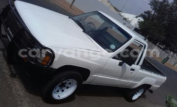 Acheter Occasion Voiture Toyota Hilux Blanc à Windhoek, Namibie Acheter Occasion Voiture Toyota Hilux Blanc à Windhoek, Namibie