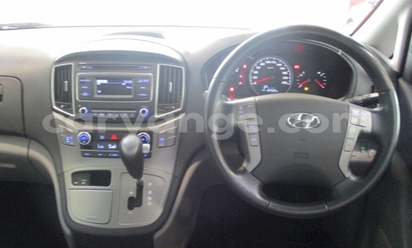 Buy Used Hyundai H1 Silver Car in Windhoek in Namibia Buy Used Hyundai H1 Silver Car in Windhoek in Namibia