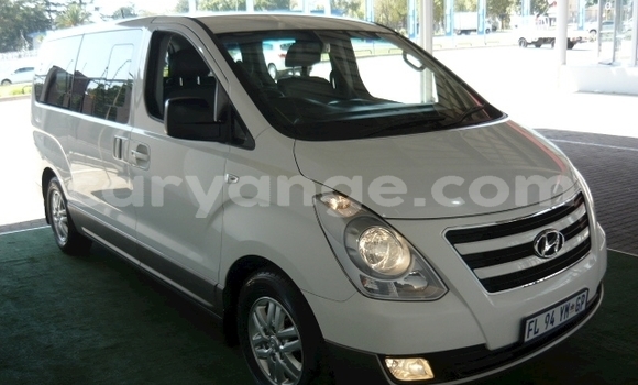 Buy Used Hyundai H1 Silver Car in Windhoek in Namibia Buy Used Hyundai H1 Silver Car in Windhoek in Namibia