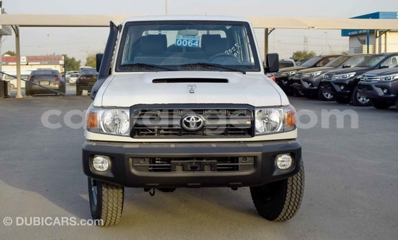 Acheter Import Voiture Toyota Land Cruiser Blanc à Import - Dubai, Namibie Acheter Import Voiture Toyota Land Cruiser Blanc à Import - Dubai, Namibie