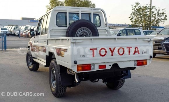 Acheter Import Voiture Toyota Land Cruiser Blanc à Import - Dubai, Namibie Acheter Import Voiture Toyota Land Cruiser Blanc à Import - Dubai, Namibie