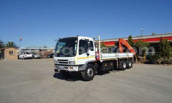 Buy Used Isuzu 117 White Car in Windhoek in Namibia Buy Used Isuzu 117 White Car in Windhoek in Namibia