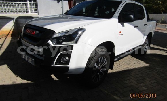 Acheter Occasion Voiture Isuzu KB Blanc à Grootfontein, Namibie Acheter Occasion Voiture Isuzu KB Blanc à Grootfontein, Namibie