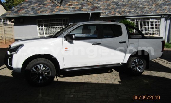 Acheter Occasion Voiture Isuzu KB Blanc à Grootfontein, Namibie Acheter Occasion Voiture Isuzu KB Blanc à Grootfontein, Namibie