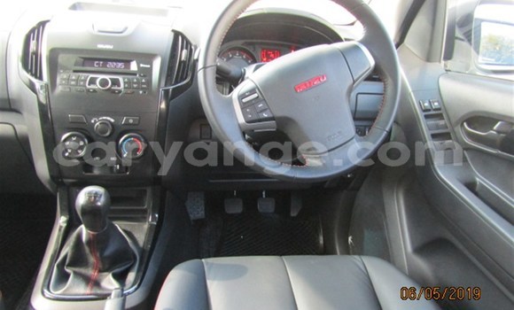 Acheter Occasion Voiture Isuzu KB Blanc à Grootfontein, Namibie Acheter Occasion Voiture Isuzu KB Blanc à Grootfontein, Namibie