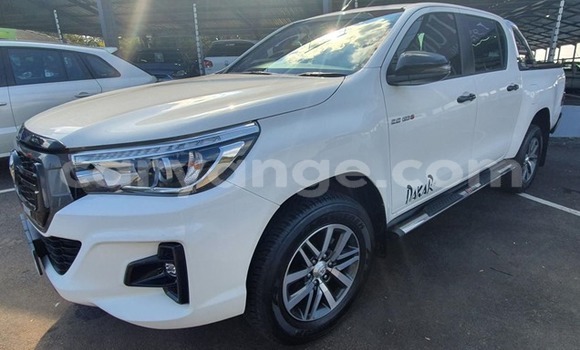 Buy Used Toyota Hilux White Car in Gobabis in Omaheke Buy Used Toyota Hilux White Car in Gobabis in Omaheke