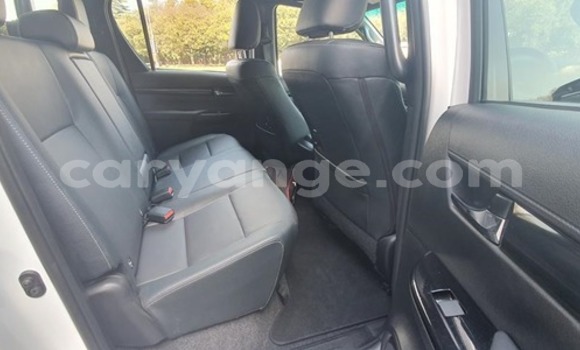 Buy Used Toyota Hilux White Car in Gobabis in Omaheke Buy Used Toyota Hilux White Car in Gobabis in Omaheke