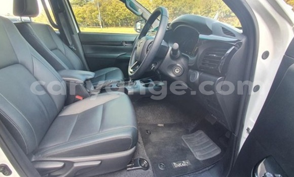 Buy Used Toyota Hilux White Car in Gobabis in Omaheke Buy Used Toyota Hilux White Car in Gobabis in Omaheke