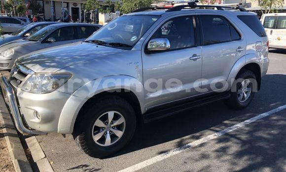 Acheter Occasion Voiture Toyota Fortuner Gris à Swakopmund, Namibie Acheter Occasion Voiture Toyota Fortuner Gris à Swakopmund, Namibie