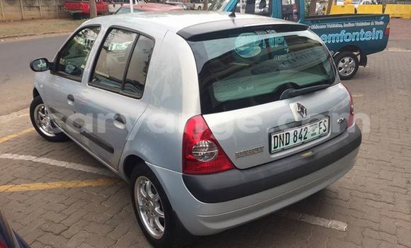 Buy Used Renault Clio Silver Car in Windhoek in Namibia Buy Used Renault Clio Silver Car in Windhoek in Namibia