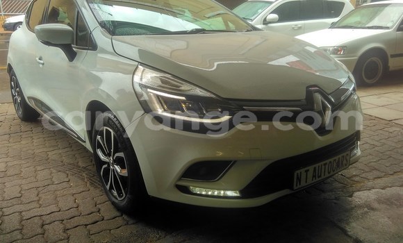Buy Used Renault Clio White Car in Gobabis in Omaheke Buy Used Renault Clio White Car in Gobabis in Omaheke