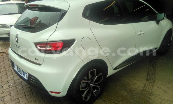 Buy Used Renault Clio White Car in Gobabis in Omaheke Buy Used Renault Clio White Car in Gobabis in Omaheke