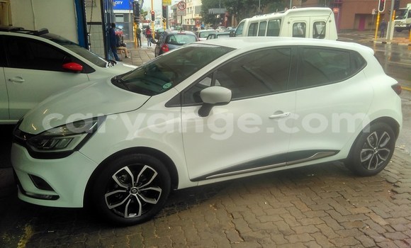 Buy Used Renault Clio White Car in Gobabis in Omaheke Buy Used Renault Clio White Car in Gobabis in Omaheke