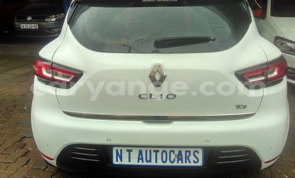 Buy Used Renault Clio White Car in Gobabis in Omaheke Buy Used Renault Clio White Car in Gobabis in Omaheke