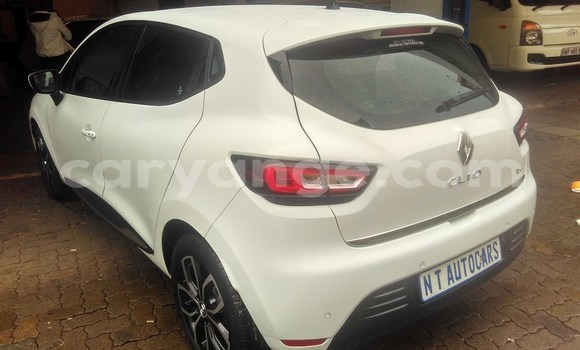 Buy Used Renault Clio White Car in Gobabis in Omaheke Buy Used Renault Clio White Car in Gobabis in Omaheke