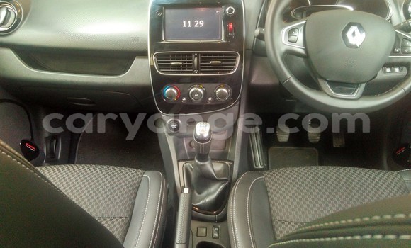 Buy Used Renault Clio White Car in Gobabis in Omaheke Buy Used Renault Clio White Car in Gobabis in Omaheke