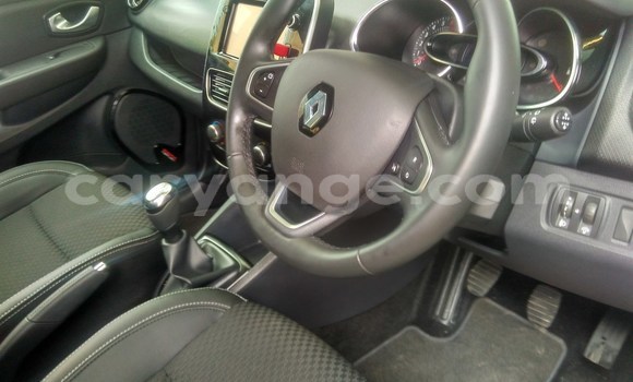 Buy Used Renault Clio White Car in Gobabis in Omaheke Buy Used Renault Clio White Car in Gobabis in Omaheke