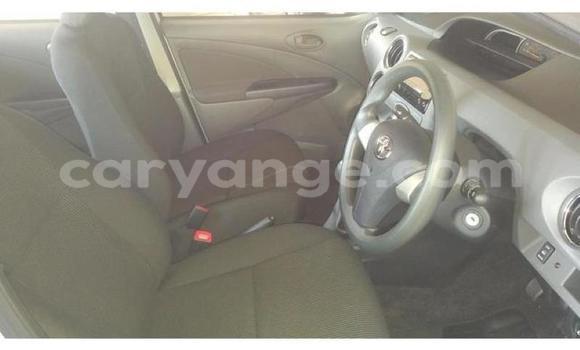 Acheter Occasion Voiture Toyota Etios Gris à Swakopmund, Namibie Acheter Occasion Voiture Toyota Etios Gris à Swakopmund, Namibie