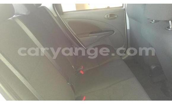 Acheter Occasion Voiture Toyota Etios Gris à Swakopmund, Namibie Acheter Occasion Voiture Toyota Etios Gris à Swakopmund, Namibie