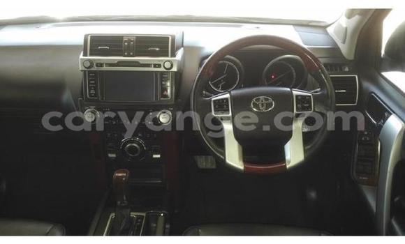 Acheter Occasion Voiture Toyota Prado Blanc à Swakopmund, Namibie Acheter Occasion Voiture Toyota Prado Blanc à Swakopmund, Namibie