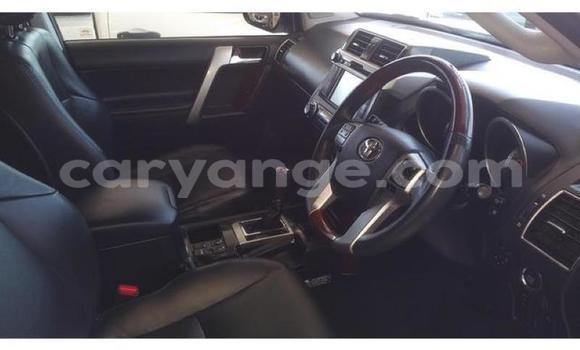 Acheter Occasion Voiture Toyota Prado Blanc à Swakopmund, Namibie Acheter Occasion Voiture Toyota Prado Blanc à Swakopmund, Namibie