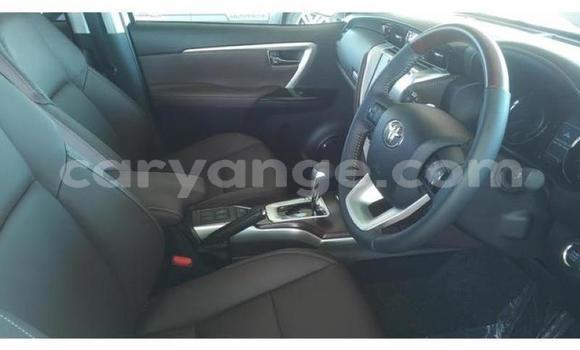 Acheter Occasion Voiture Toyota Fortuner Blanc à Swakopmund, Namibie Acheter Occasion Voiture Toyota Fortuner Blanc à Swakopmund, Namibie