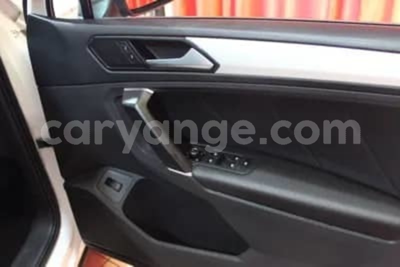 Big with watermark 2015 volkswagen tiguan 10