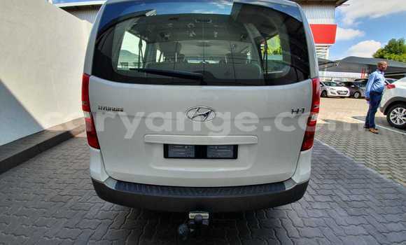 Buy Used Hyundai H1 White Car in Gobabis in Omaheke Buy Used Hyundai H1 White Car in Gobabis in Omaheke
