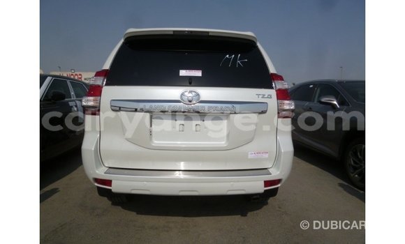Acheter Import Voiture Toyota Prado Blanc à Import - Dubai, Namibie Acheter Import Voiture Toyota Prado Blanc à Import - Dubai, Namibie