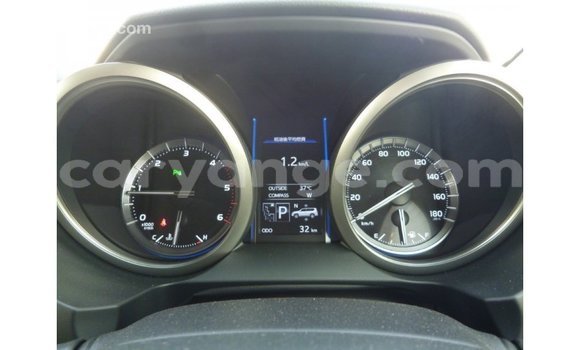 Acheter Import Voiture Toyota Prado Blanc à Import - Dubai, Namibie Acheter Import Voiture Toyota Prado Blanc à Import - Dubai, Namibie