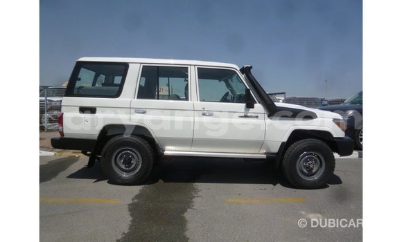 Acheter Import Voiture Toyota Land Cruiser Blanc à Import - Dubai, Namibie Acheter Import Voiture Toyota Land Cruiser Blanc à Import - Dubai, Namibie