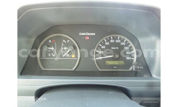 Acheter Import Voiture Toyota Land Cruiser Blanc à Import - Dubai, Namibie Acheter Import Voiture Toyota Land Cruiser Blanc à Import - Dubai, Namibie